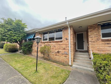 IMMACULATE TWO BEDROOM HOME IN THE HEART OF CAMBERWELL - Photo 2