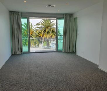 LUXURY 3-BEDROOM APARTMENT, WALKING DISTANCE TO WESTFIELD SHOPPING ... - Photo 6