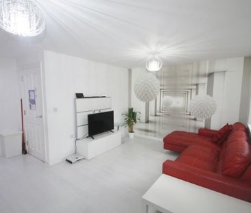 2 bedroom end of terrace house to rent - Photo 2