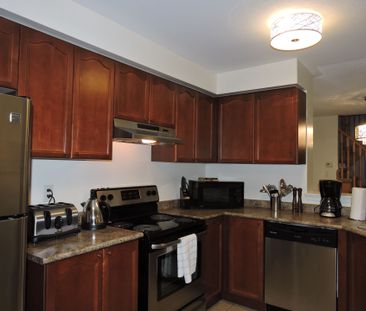 For Lease - 2453 Baintree Crescent, Oakville, Ontario - Photo 4