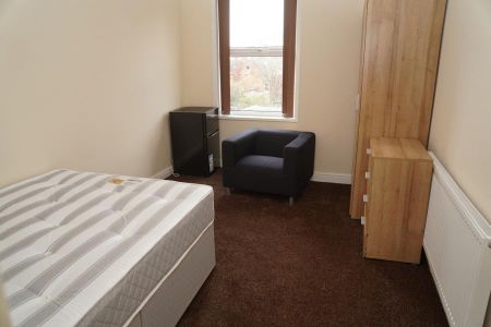 1 bedroom in a house share to rent - Photo 5
