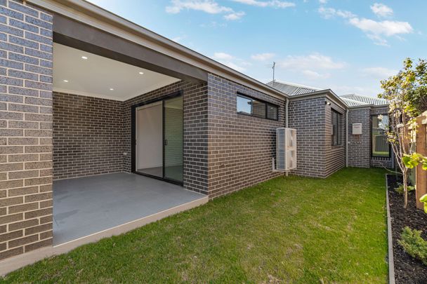 Modern 4 Bedroom Home - Photo 1