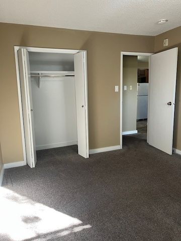 2 BDRM/1 BATH - 2318 ARLINGTON AVE - Available OCT 1 - Photo 2