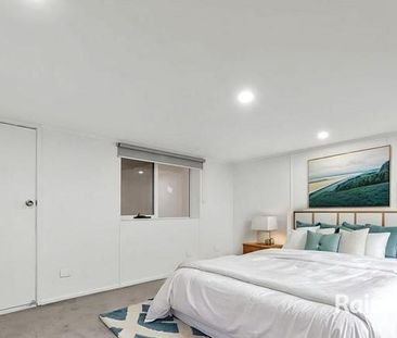 4 Bedroom house in Cranbourne North! - Photo 6