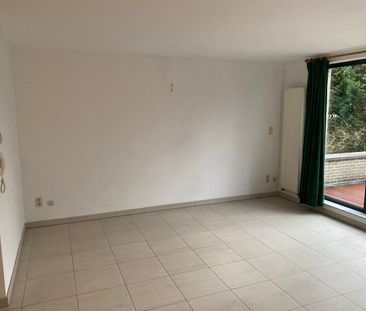 Appartement op de 1ste verdieping met groot terras, ideaal gelegen ... - Photo 2