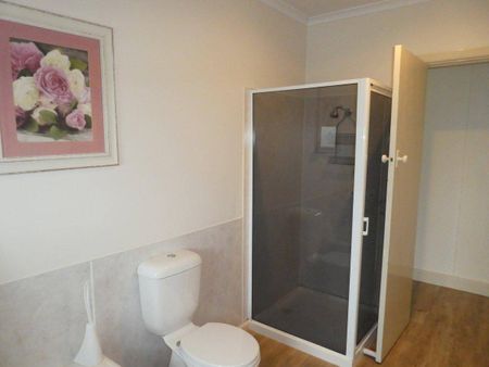 CHARMING 3 BED COTTAGE – 6 MONTH LEASE ONLY - Photo 5