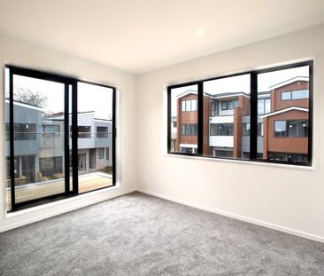 Stunning 2 Bedroom Townhouse - Photo 2