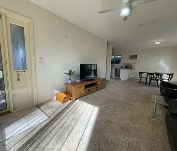 TWO BEDROOM BRICK HOME - FULLY FURNISHED ! - Photo 1