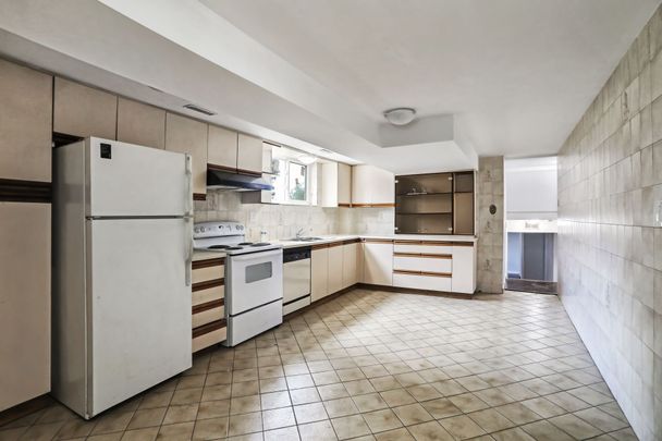 For Lease - 16 Kingsdown Drive Unit# Lower, Toronto, Ontario - Photo 1