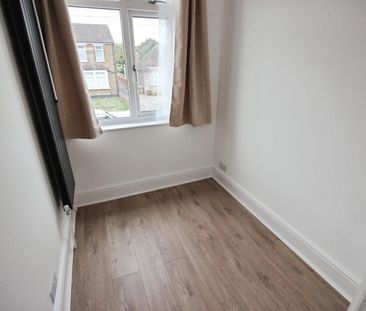 3 bedroom House To Let Total Size: 936 SQ FT - Photo 5