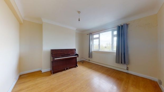 2 Bed Flat, Wendover Court, W3 - Photo 1