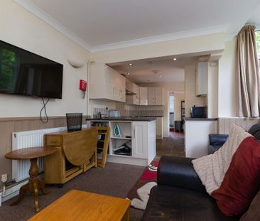 1 bedroom in a house share to rent - Photo 2