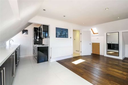 A delightful modern two double bedroom top floor flat - Photo 2