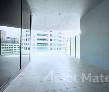 Iconic Building LANDMARK 1 Bedroom Apartment with Spacious Balcony - Photo 6