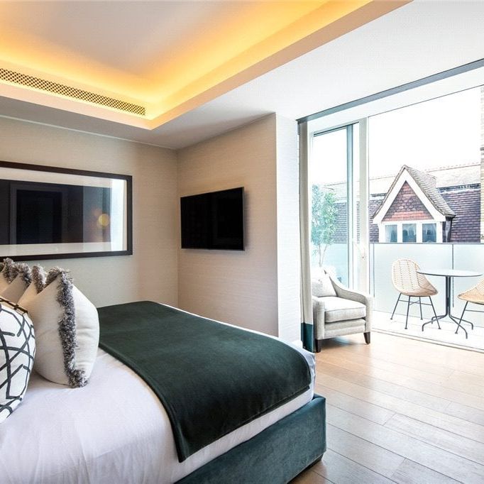 3 bedroom flat with 1 reception and 4 bathrooms in London, W1K - Photo 1