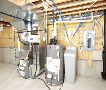 For Lease - 31 West Park Avenue, Bradford West Gwillimbury, Ontario - Photo 5