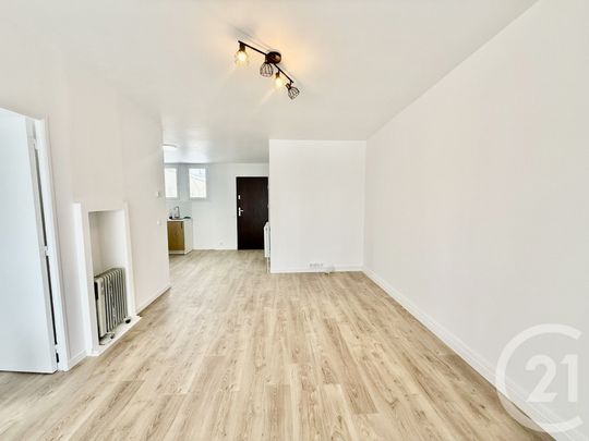 Location Maison 4 pièces 61m² ST PIERRE LES NEMOURS 77140 - Photo 1