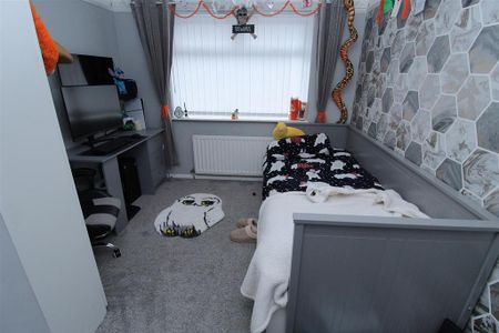 3 bedroom semi-detached house to rent - Photo 3