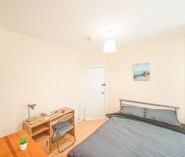 1 bedroom in a house share to rent - Photo 2