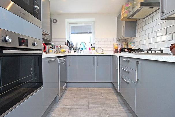 West Grove, Roath, Cardiff - Photo 1