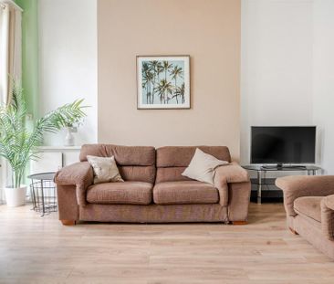2 bedroom flat to rent - Photo 2