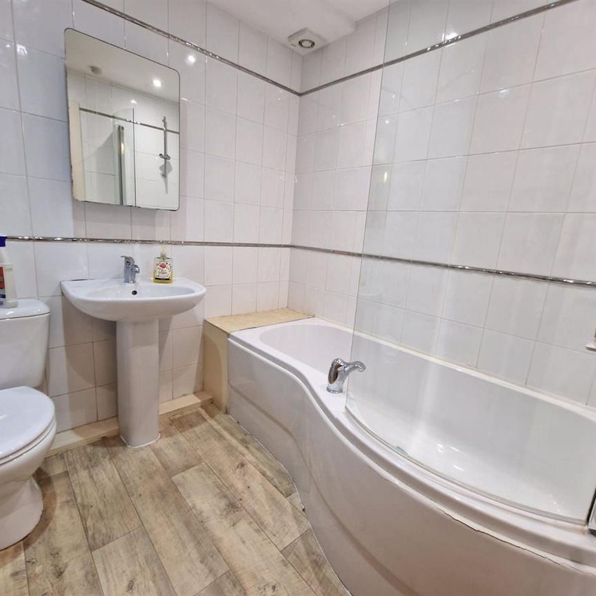 Flat , Princes Court, Bradford Road, Shipley - Photo 1