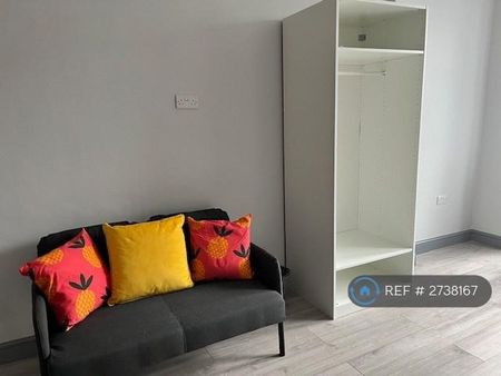 1 bedroom in a house share to rent - Photo 5