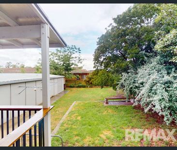 Charming Central Home - Photo 5