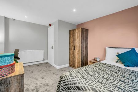 Flat 1, 4 WINSTANLEY TERRACE Leeds - LS6 1DS - Photo 5