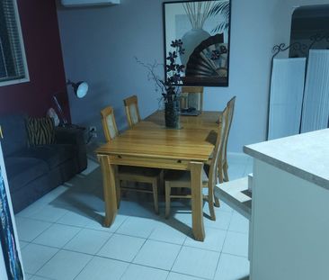 Master Bedroom to Rent - Photo 2