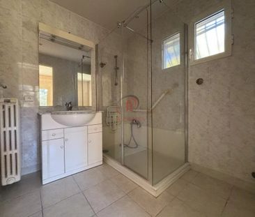 Location Maison 6 pièces 201m² LE CASTELLET 83330 - Photo 3