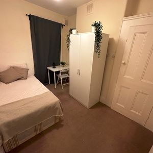 Room in a Shared House, First Avenue, W10 - Photo 2