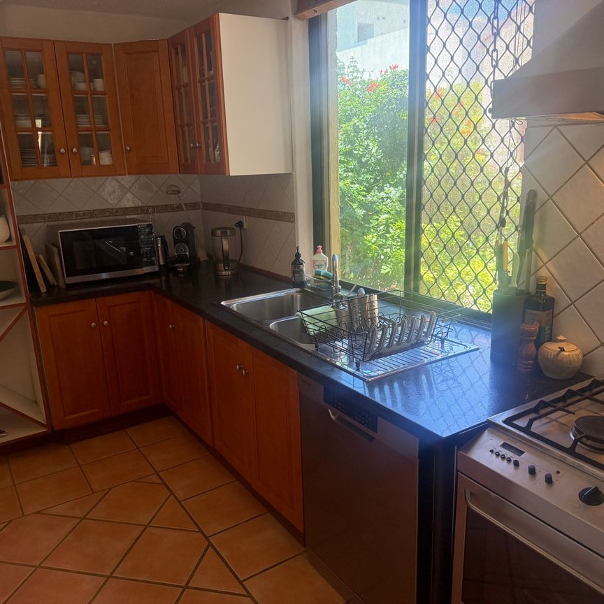 South Perth - Photo 1