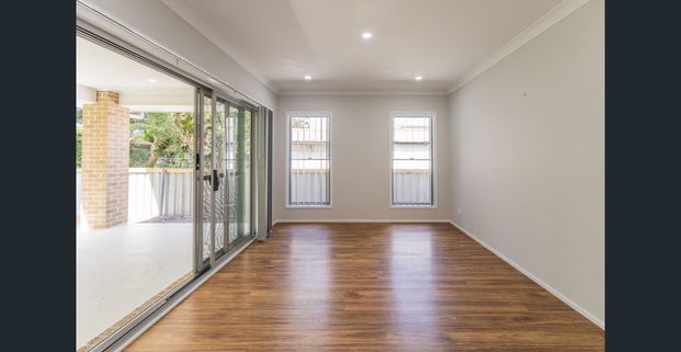 Beautiful near new home moments from waterfront - Photo 1