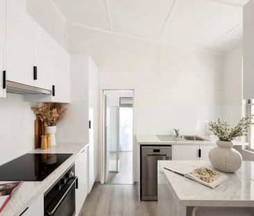Furnished Terrace in Quiet, Leafy City-Fringe Setting - Photo 1