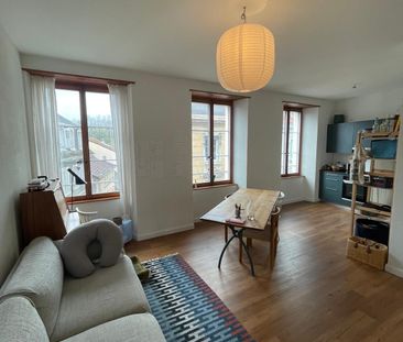 Character apartment of 2.5 rooms in a renovated historic building - Photo 2