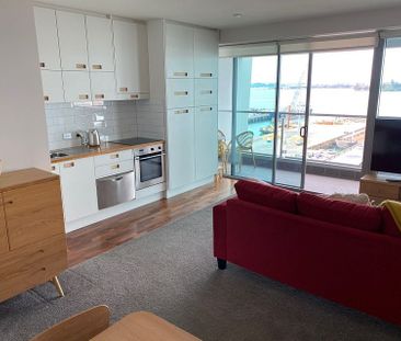 Luxury Furnished CBD Apartment with Great Views - Photo 3