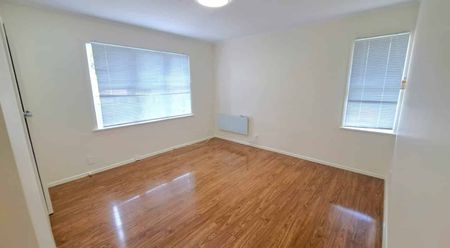 Newly Renovated Family Home - Photo 2