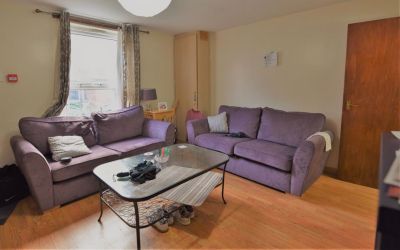 6 bedroom House in Ashville Terrace, Leeds - Photo 3