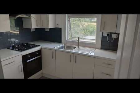 3 Bed Maisonette, Norfolk Road, RG30 - Photo 5