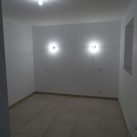 Location Appartement 2 pièces 46m² TINTENIAC 35190 - Photo 3