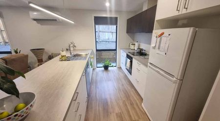 Modern 3 Bedroom, 2 Bathroom Townhouse - Photo 3