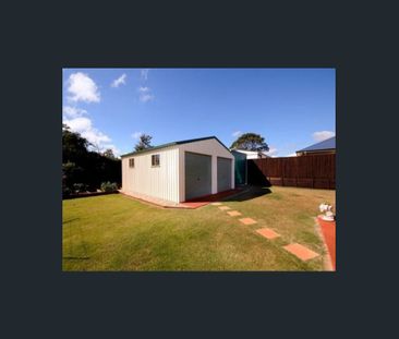 Spacious Family Home with Stunning Gardens & Sunroom Retreat - Photo 2