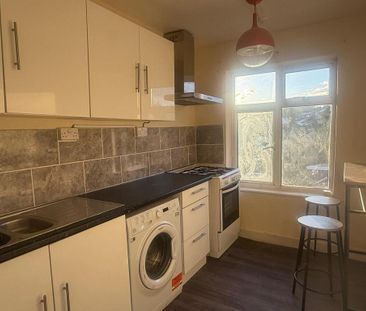 2 bedroom semi-detached house to rent - Photo 6