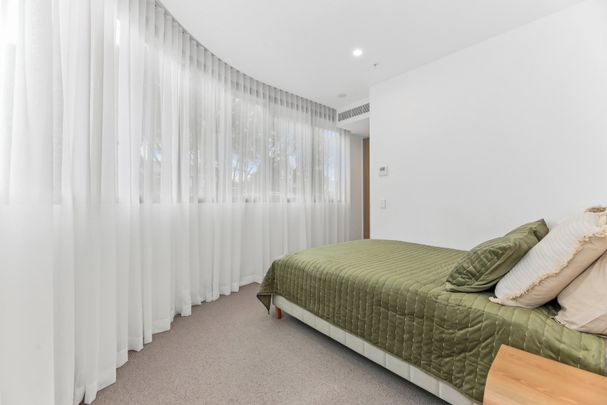 Premium Two-Bedroom Luxury Apartment close to all Amenities - Photo 1