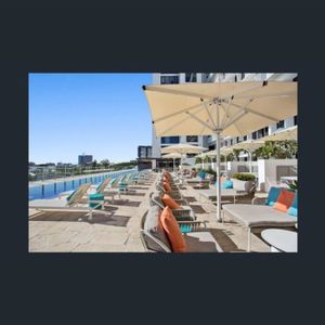 Unfurnished 2 Bedroom Apartment with City Views! - Photo 2