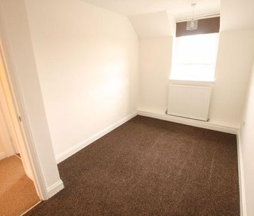 3 bedroom end of terrace house to rent - Photo 4
