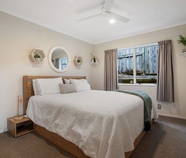 Spacious Family Home in Sought-After Bethlehem-$900 per week - Photo 5