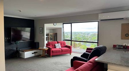 Lovely 3-Bedroom Apartment with Stunning Views in Sunnynook - Photo 5