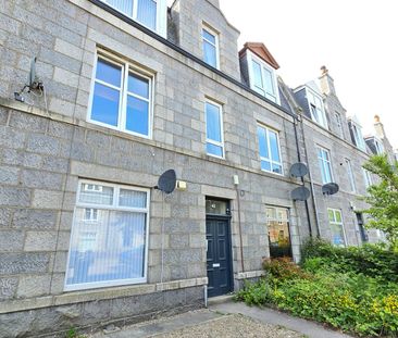 Flat to rent on - Photo 1
